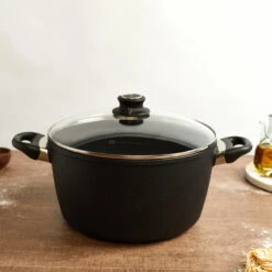 Swiss Diamond XD Classic Induction Casserole With Lid 28cm 10 Swiss Diamond XD Classic Induction Casserole With Lid 28cm -Home-Kitchen SwissDiamondXDClassicInductionCasserolewithLid28cm.5