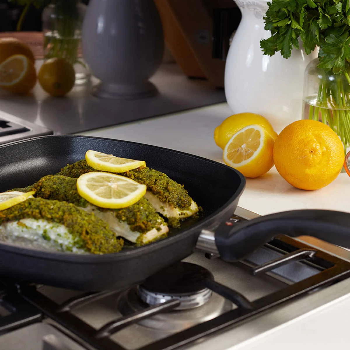 Swiss Diamond XD Classic Induction Grill Pan 28cm 5 Swiss Diamond XD Classic Induction Grill Pan 28cm - Image 3