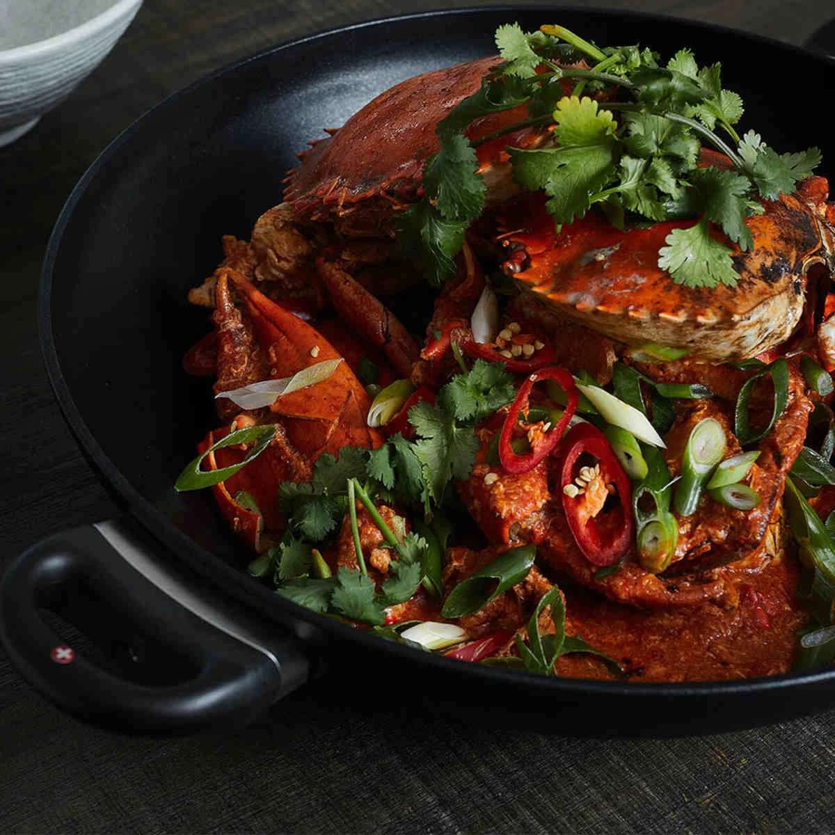 Swiss Diamond XD Classic Induction Wok With Lid 32cm 6 Swiss Diamond XD Classic Induction Wok With Lid 32cm - Image 4