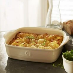 Emile Henry Square Oven Dish Burgundy 24cm -Home-Kitchen emily henry square oven dish burgundy 24cm 461542