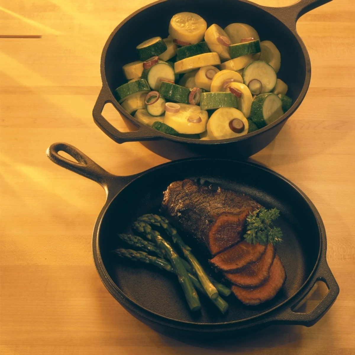 Lodge Cast Iron Combo Cooker 26cm (3L) 5 Lodge Cast Iron Combo Cooker 26cm (3L) - Image 3